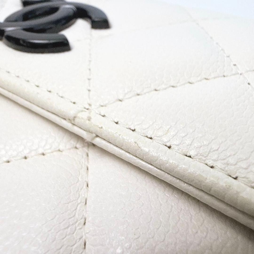 シャネル マトラッセ ココマーク キャビアスキン ホワイト 二つ折り長財布