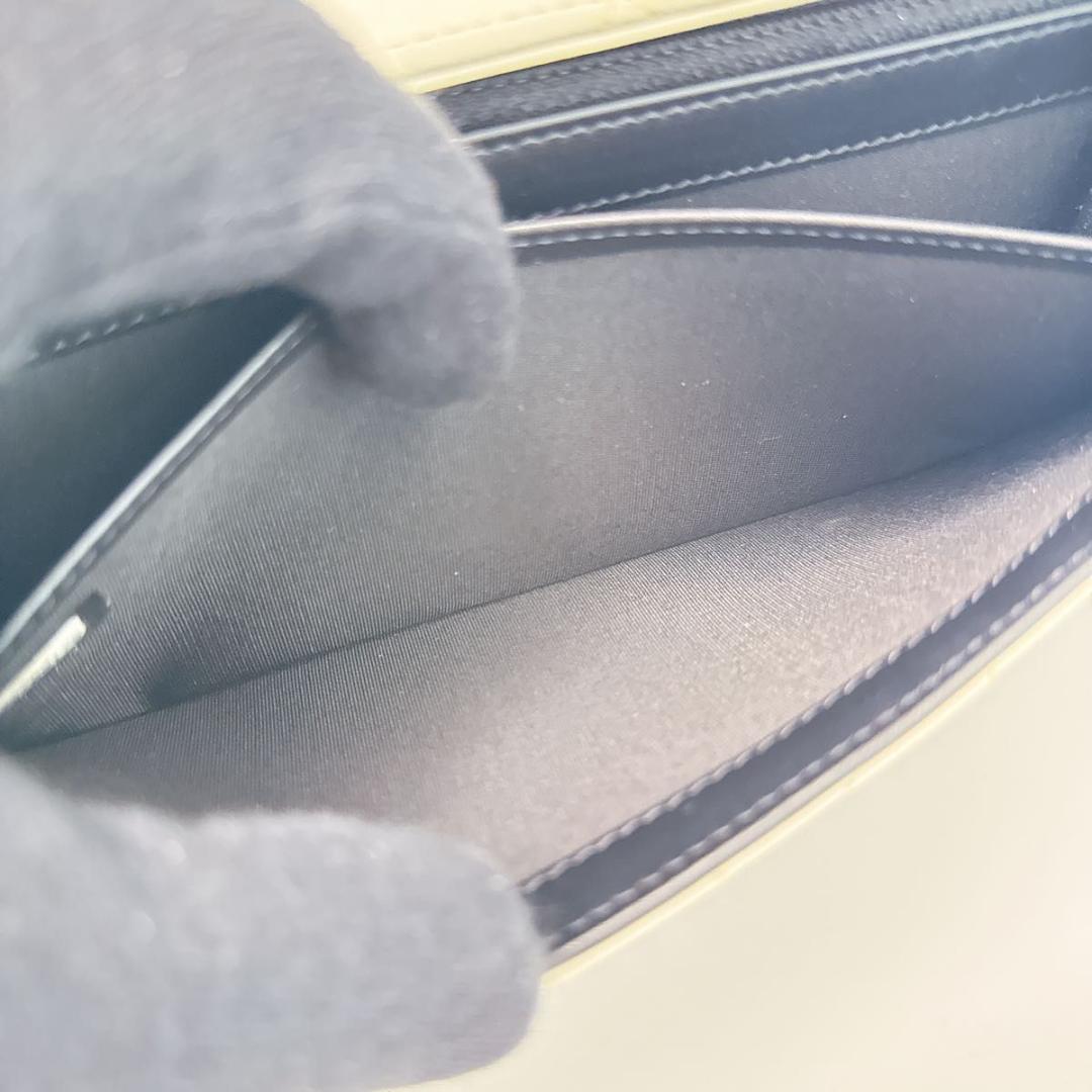 シャネル マトラッセ ココマーク キャビアスキン ホワイト 二つ折り長財布