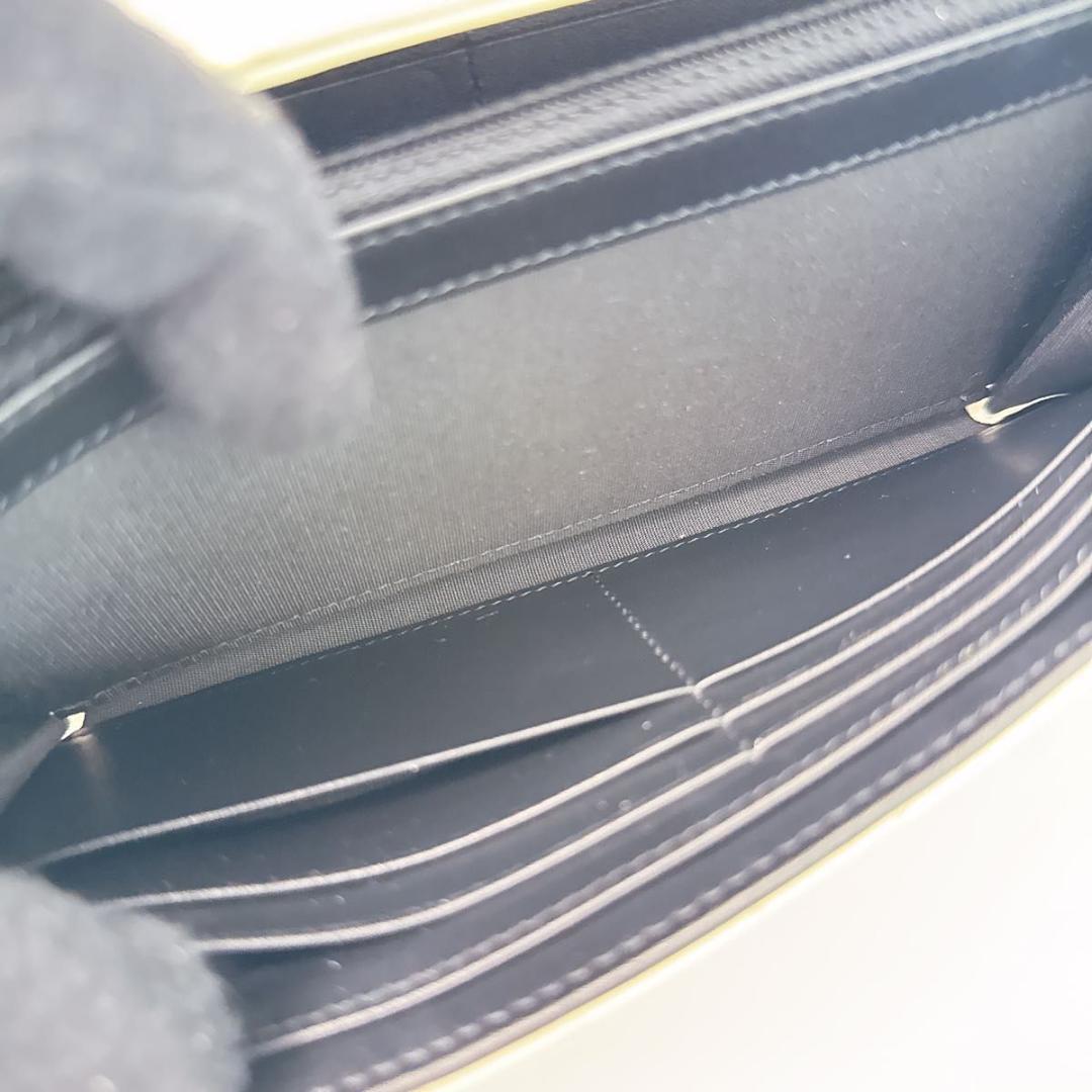 シャネル マトラッセ ココマーク キャビアスキン ホワイト 二つ折り長財布