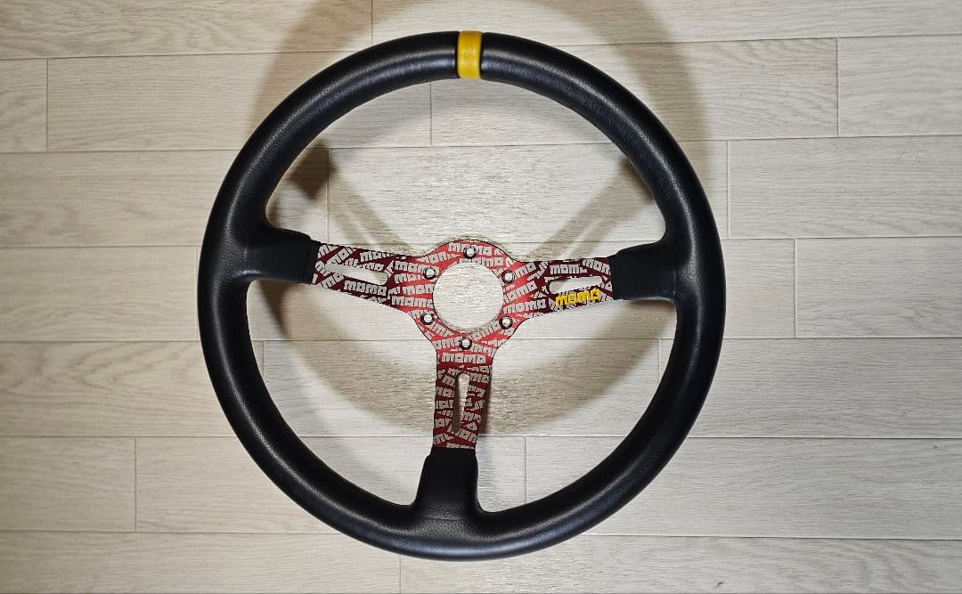 MOMO ステアリング ウルトラジャパン