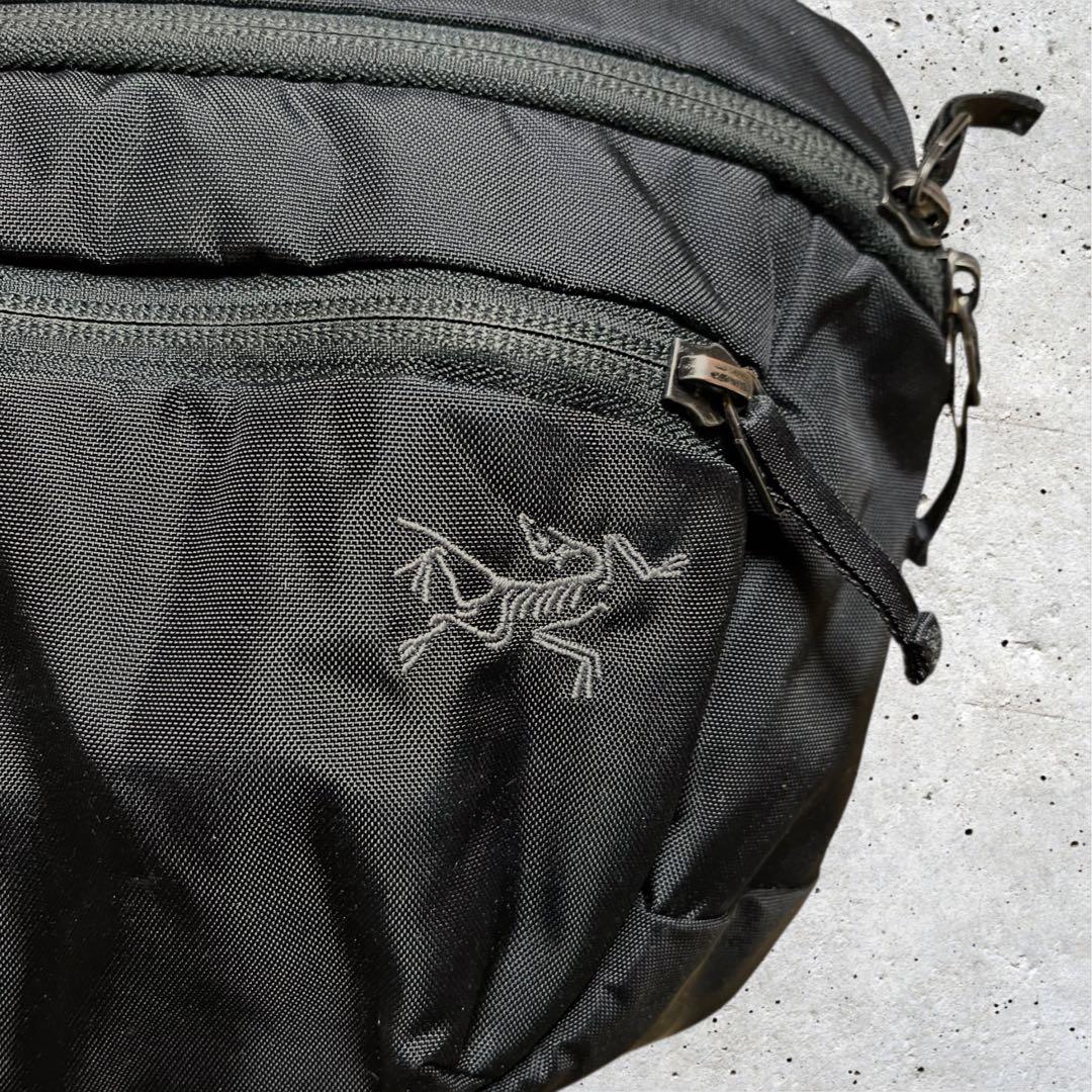 美品　アークテリクス　ショルダーバッグ　ナイロン　マンティス2 ブラック　黒