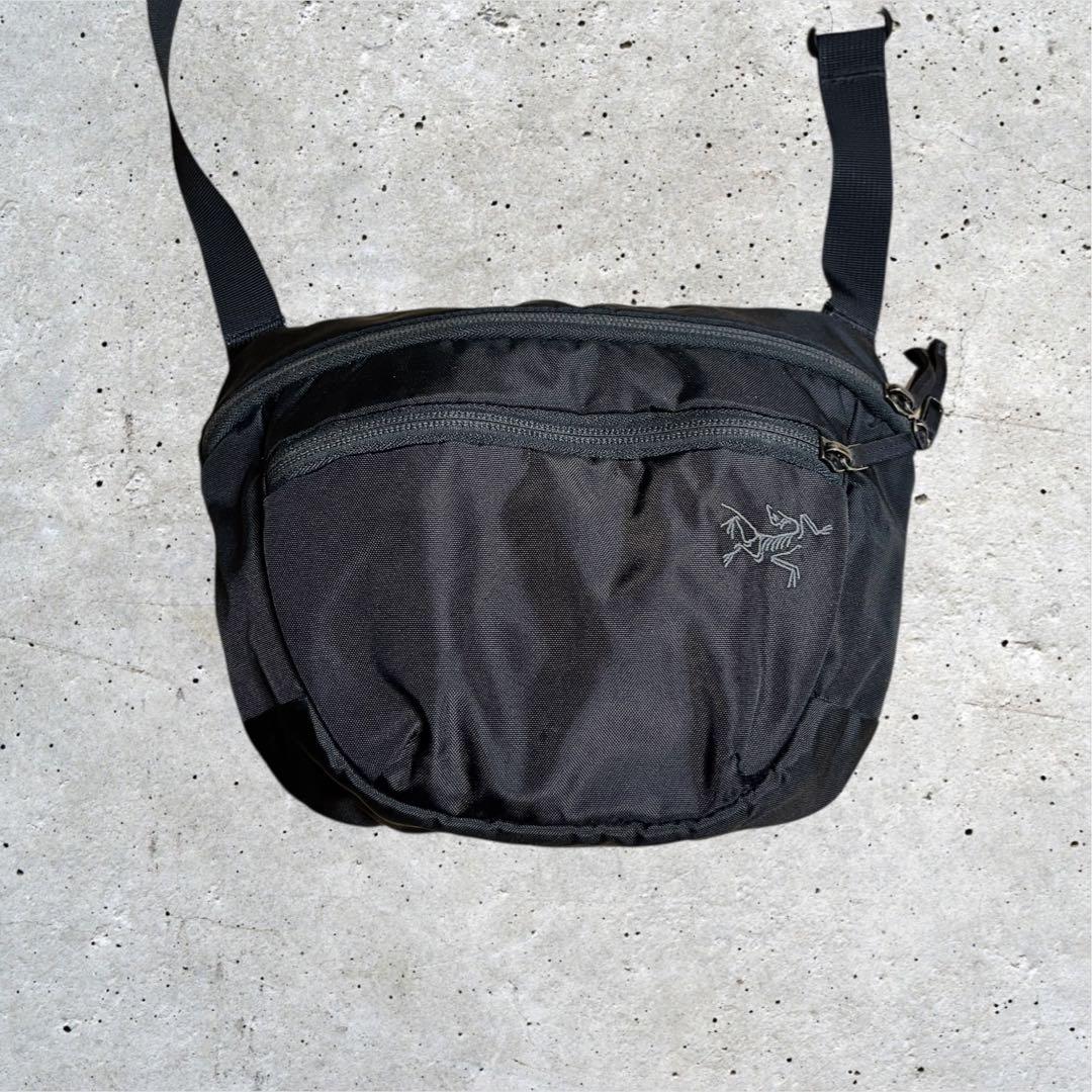 美品　アークテリクス　ショルダーバッグ　ナイロン　マンティス2 ブラック　黒