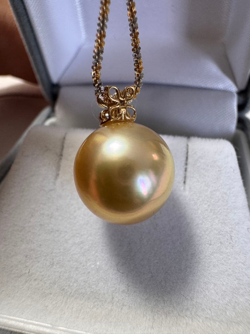新品　超高品質　天然南洋白蝶ゴールデンパールペンダント