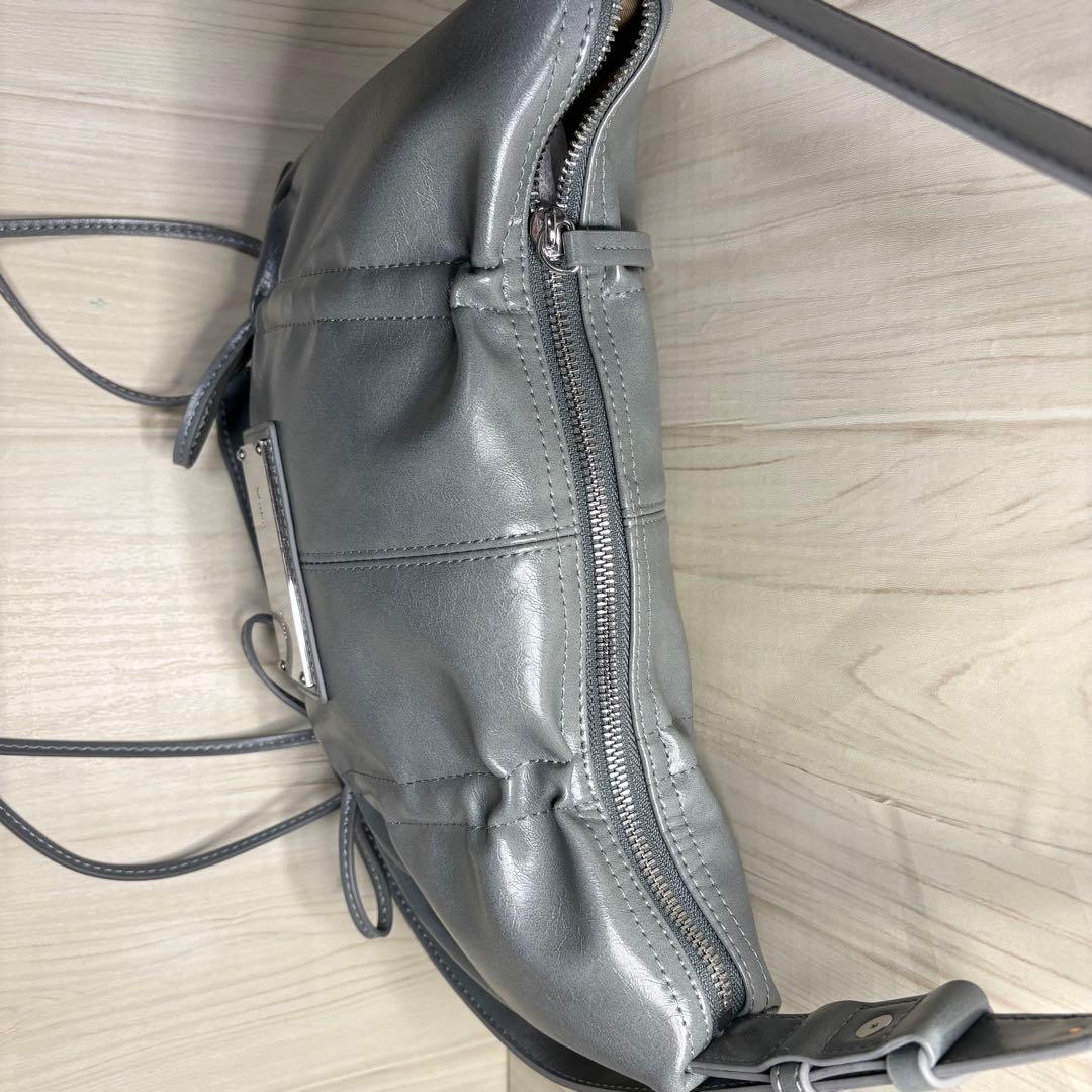 Matin Kim スモークブルー ショルダーバッグ