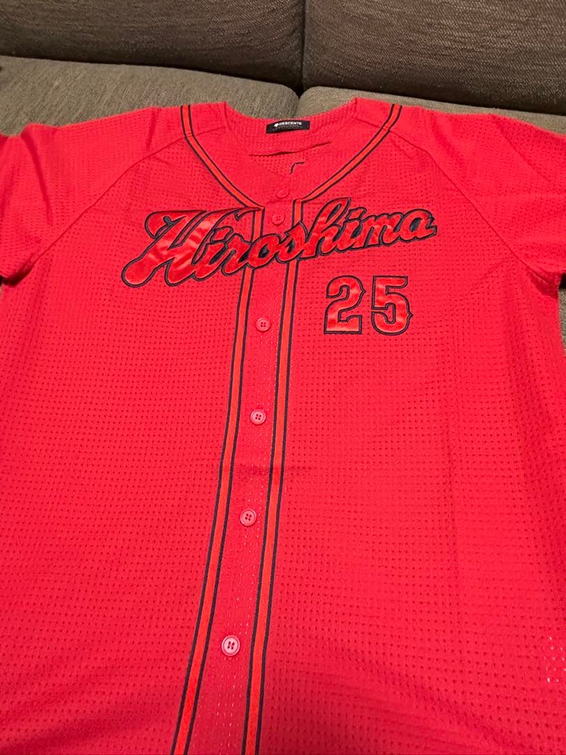 【新品未使用/匿名配送】広島カープ 新井監督 サイン入りユニフォーム