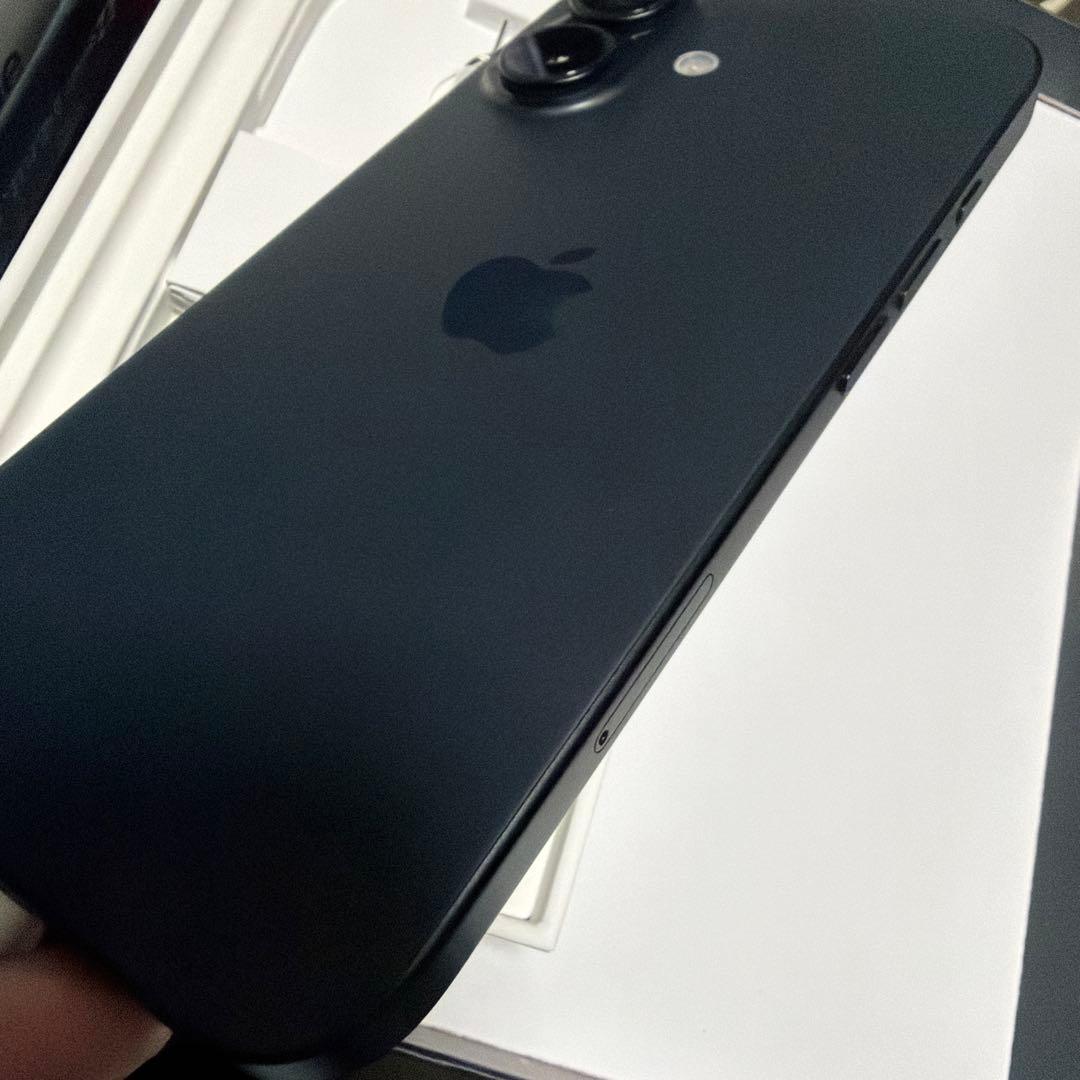 それがし 　iPhone16 128gb ブラック　箱付き　フィルム付き