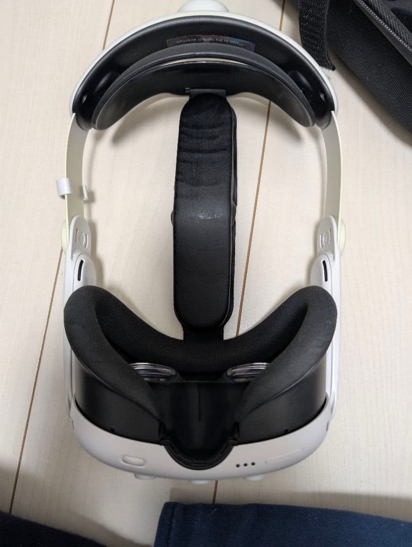 ホワイト VRヘッドセット 専用ケース付き  quest 3
