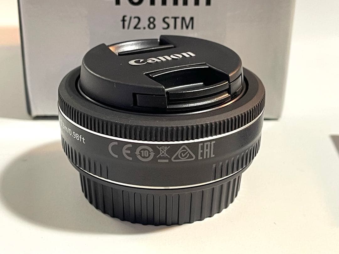 【Canon】パンケーキレンズEF40mm f/2.8STM レンズとフード