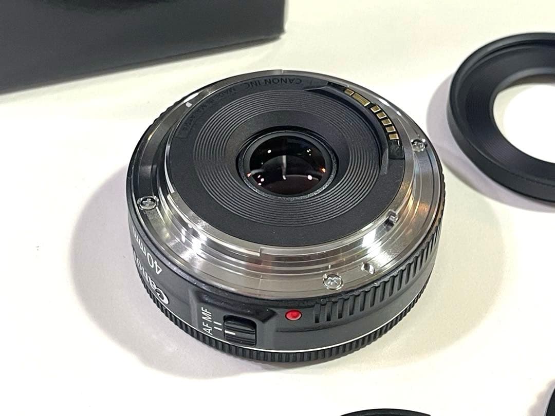 【Canon】パンケーキレンズEF40mm f/2.8STM レンズとフード