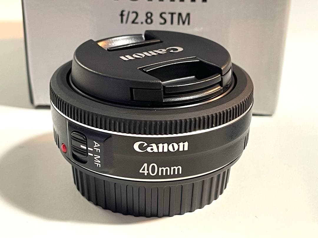 【Canon】パンケーキレンズEF40mm f/2.8STM レンズとフード