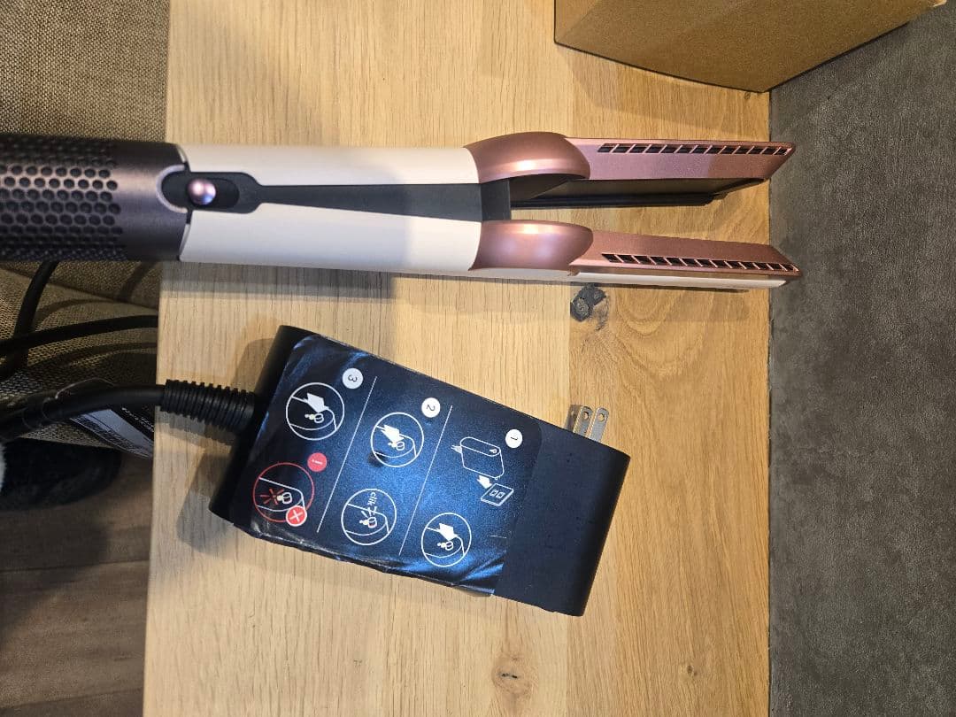 ダイソン　Airstrait™エアストレート　ストレートドライヤー