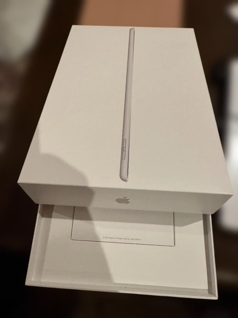 iPad 第8世代　32GB　美品　箱、付属品付全有