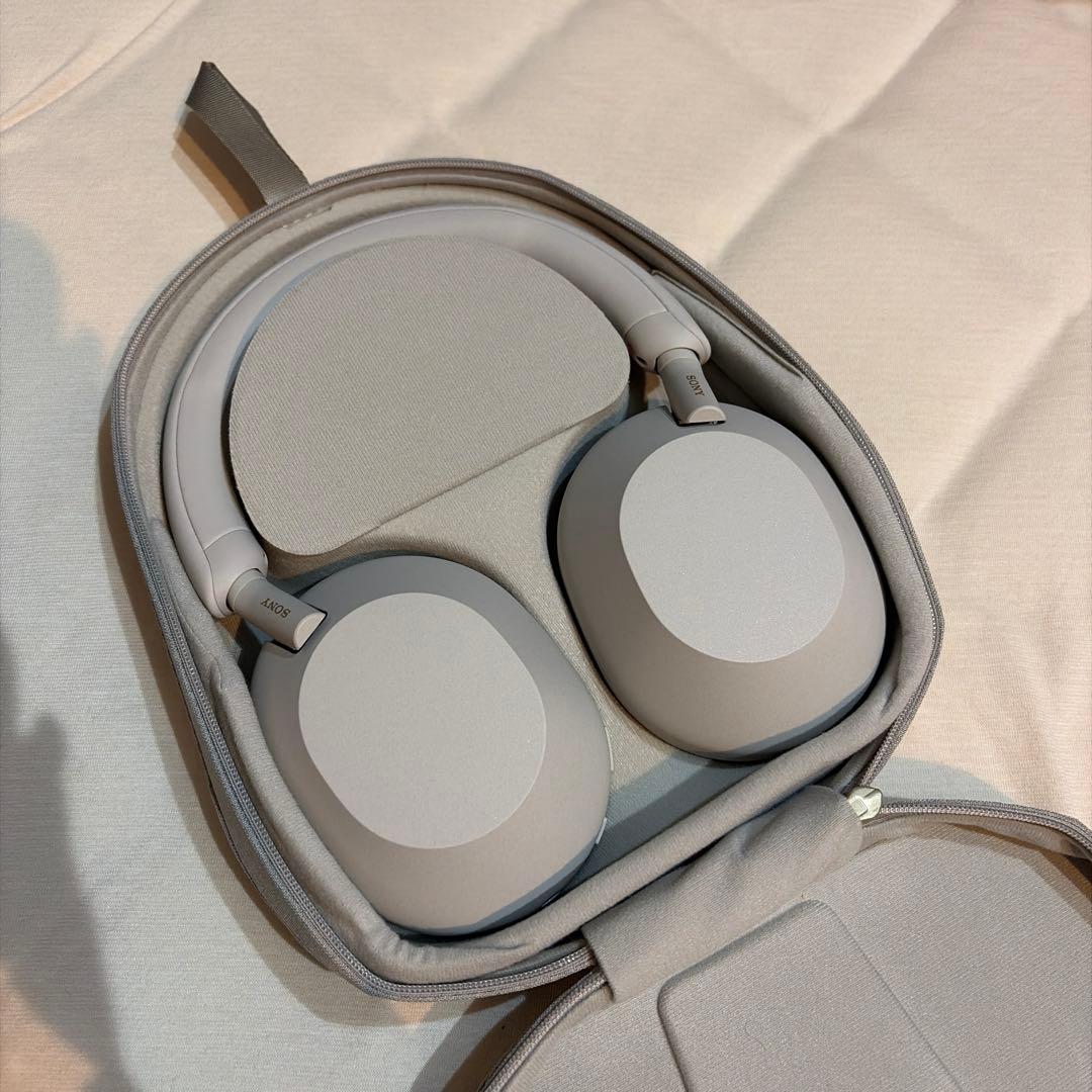 ワイヤレスヘッドホン グレー 専用ケース付きWH-1000XM5