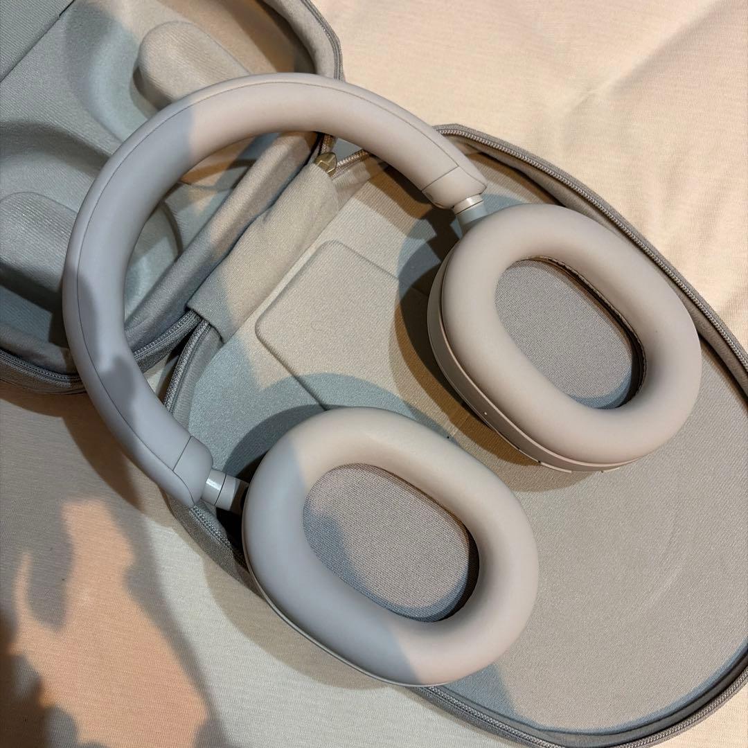 ワイヤレスヘッドホン グレー 専用ケース付きWH-1000XM5