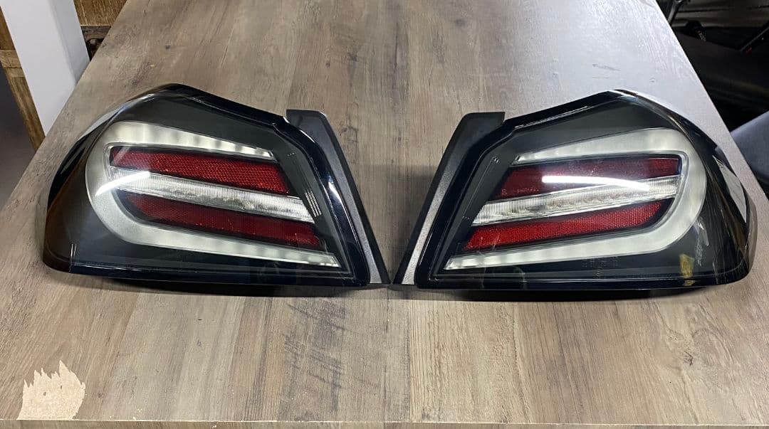 WRXSTI VA型　リベラル隼テールランプ　絶版色ミッドナイトブラック