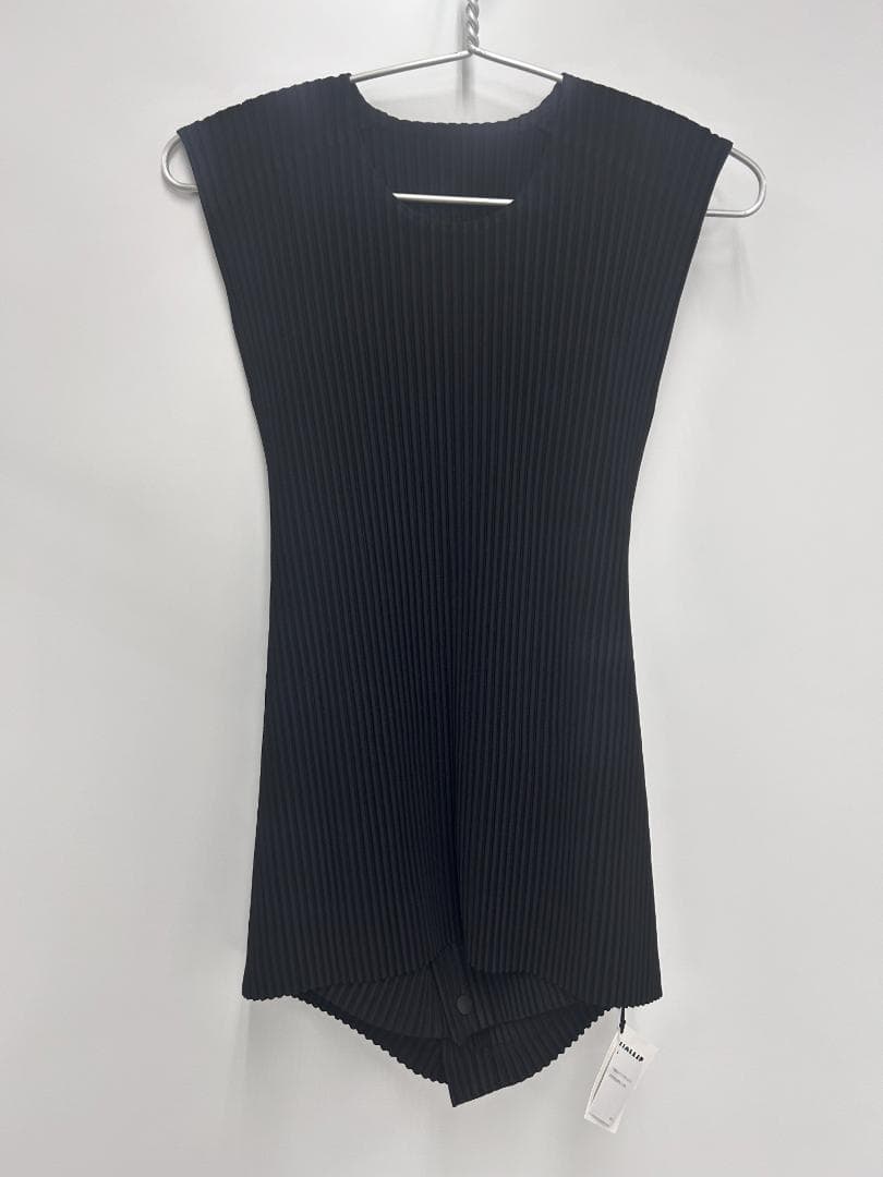 HOMME PLISSE 黒 変形ベスト