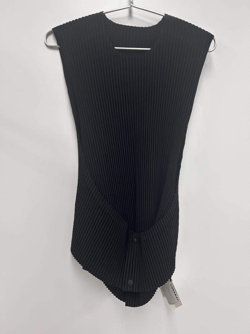 HOMME PLISSE 黒 変形ベスト