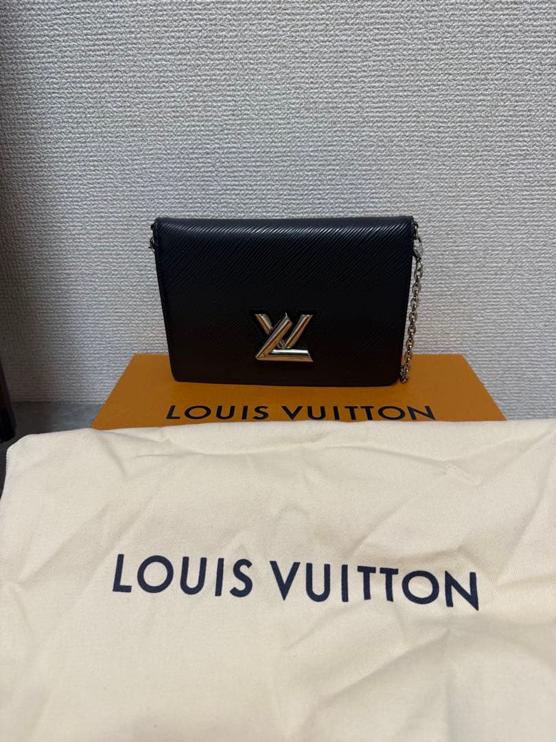 LOUIS VUITTON チェーンウォレット　ポルトフォイユ