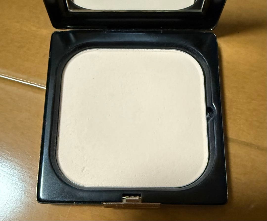 クレ・ド・ポー ボーテ プードルコンパクト エサンシエルｎ　エレガントスリム