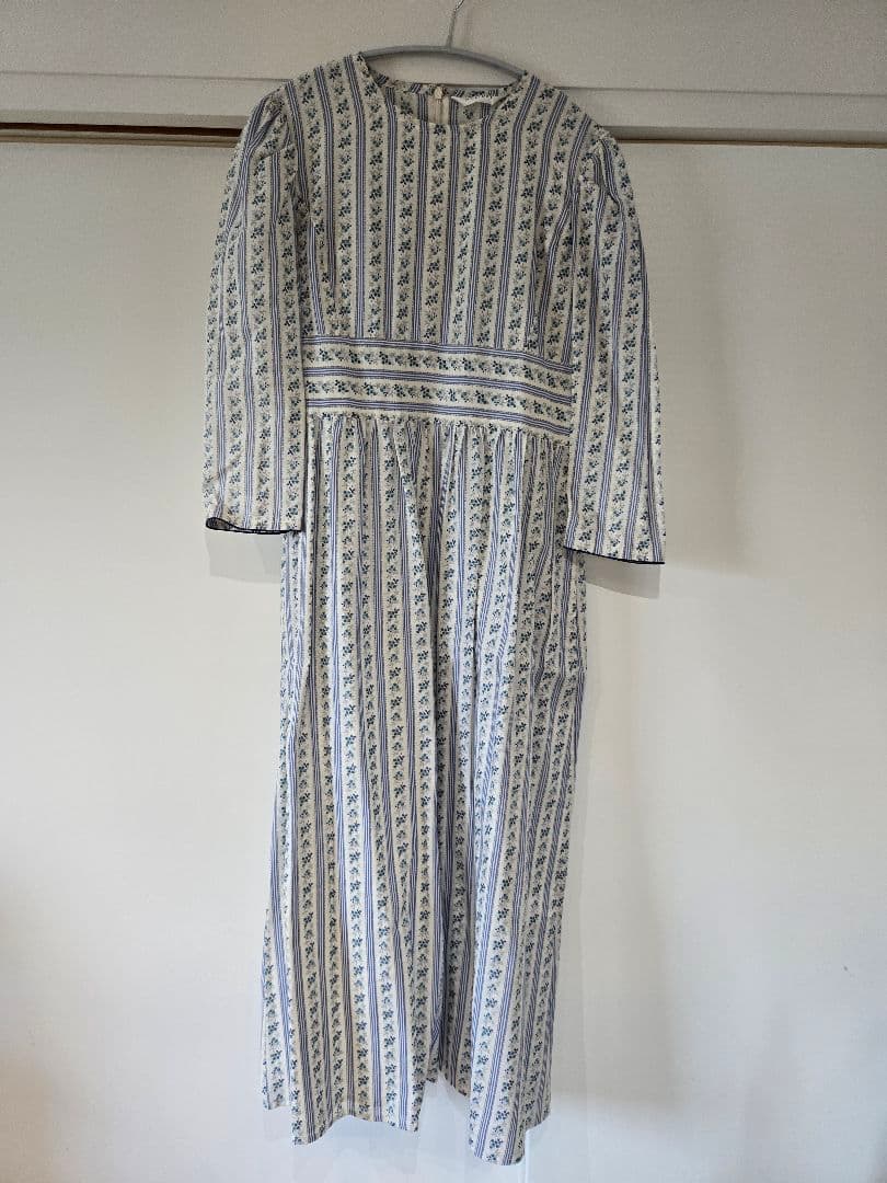 holiday ストライプ　フラワー　ロングワンピース