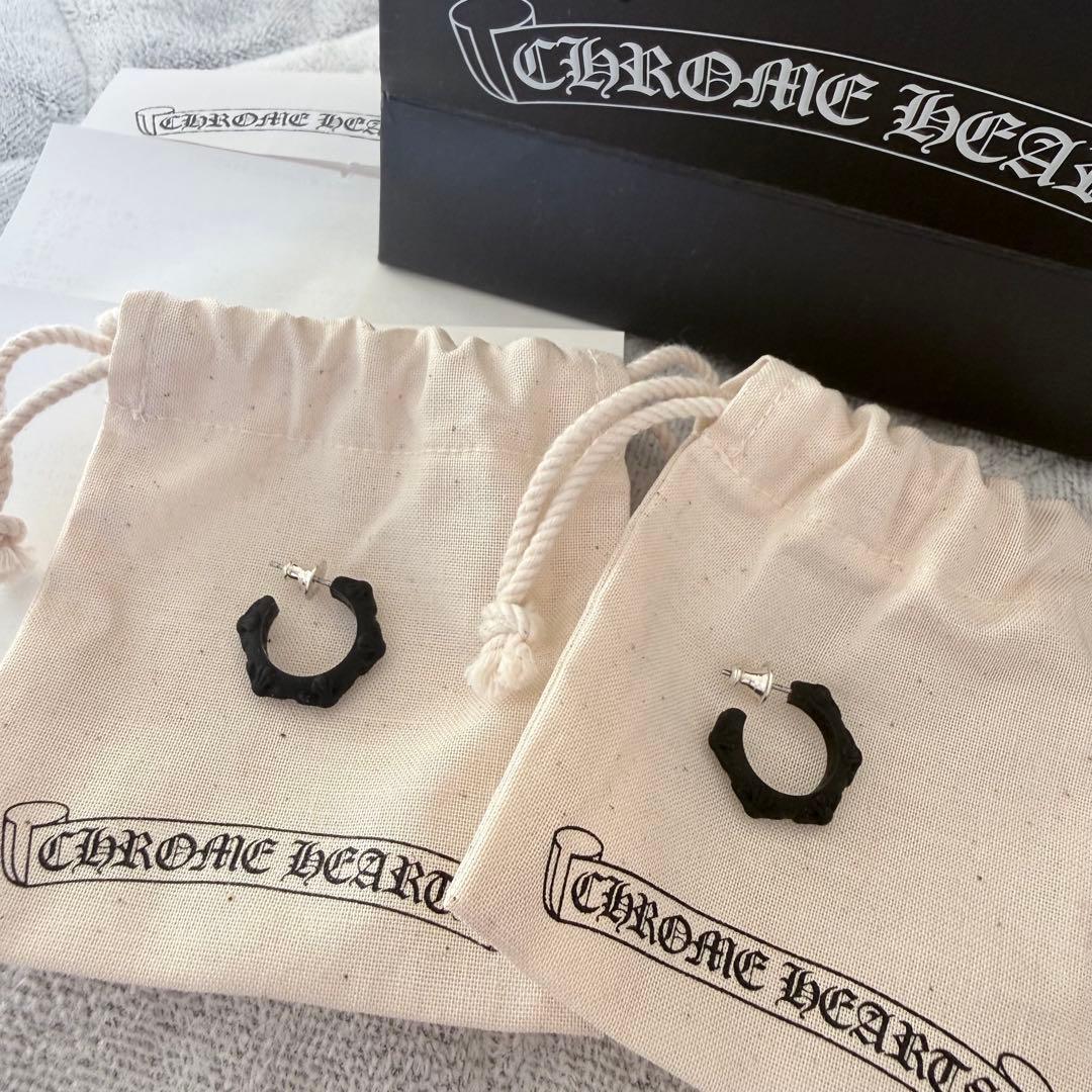 CHROME HEARTS クロスバンド フープ シリコン ピアス 黒