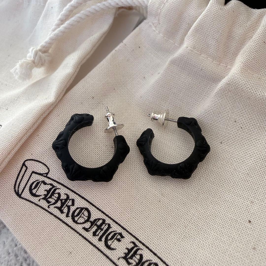 CHROME HEARTS クロスバンド フープ シリコン ピアス 黒