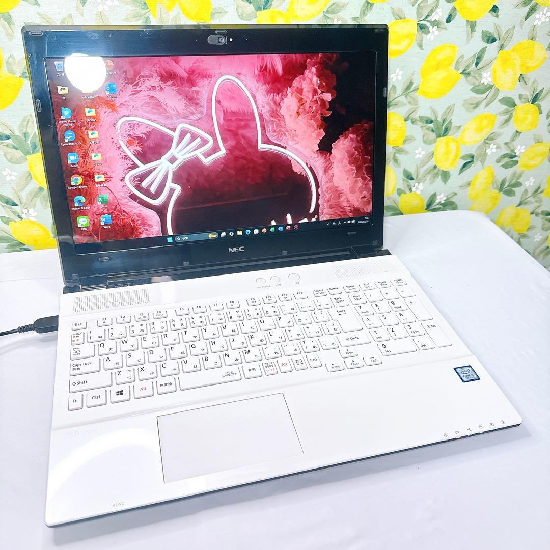 新品SSD❤️特典マウス付き❤️大人気ホワイト❤️お部屋のインテリアにも馴染む❤️