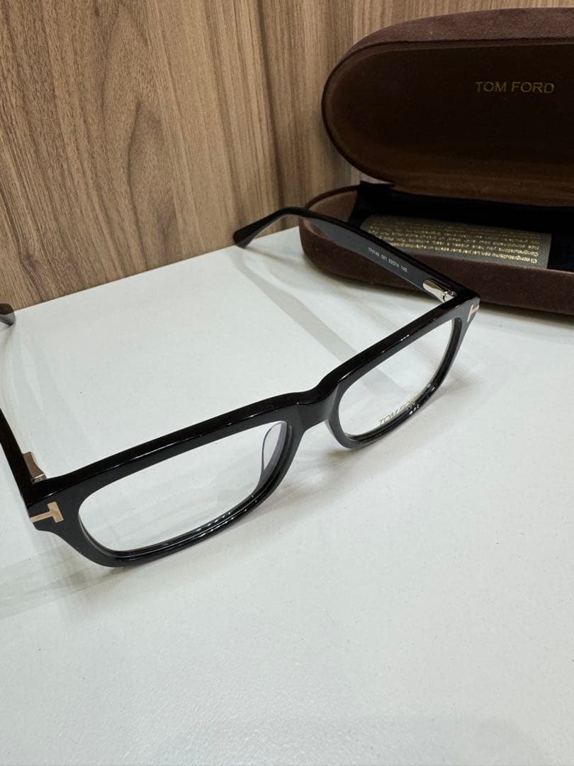 トムフォード　サングラス　TF5146　001　箱付き