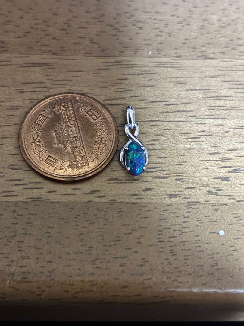 k18（750）ブラックオパール ペンダントトップ