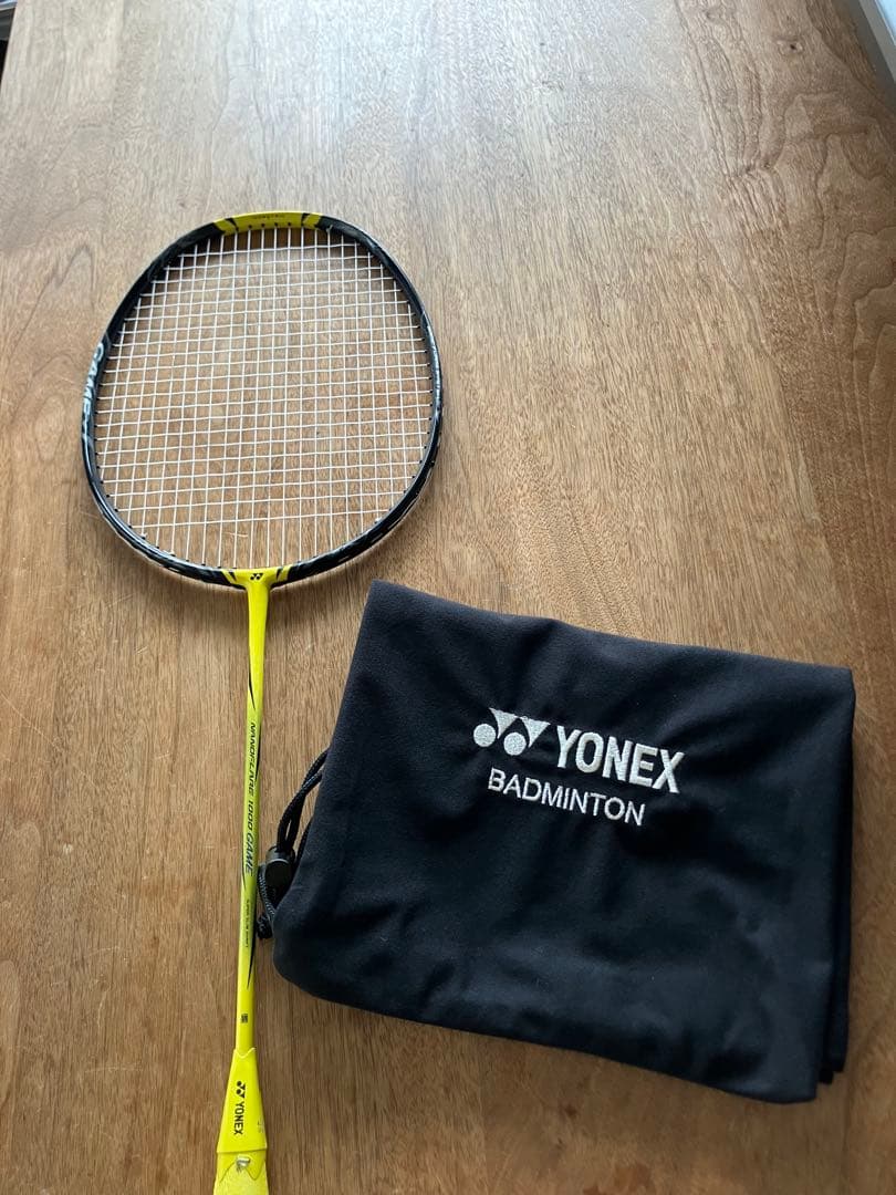 ほぼ未使用品　YONEXヨネックス ナノフレア1000 GAME 4UG5
