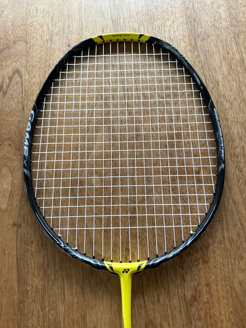 ほぼ未使用品　YONEXヨネックス ナノフレア1000 GAME 4UG5