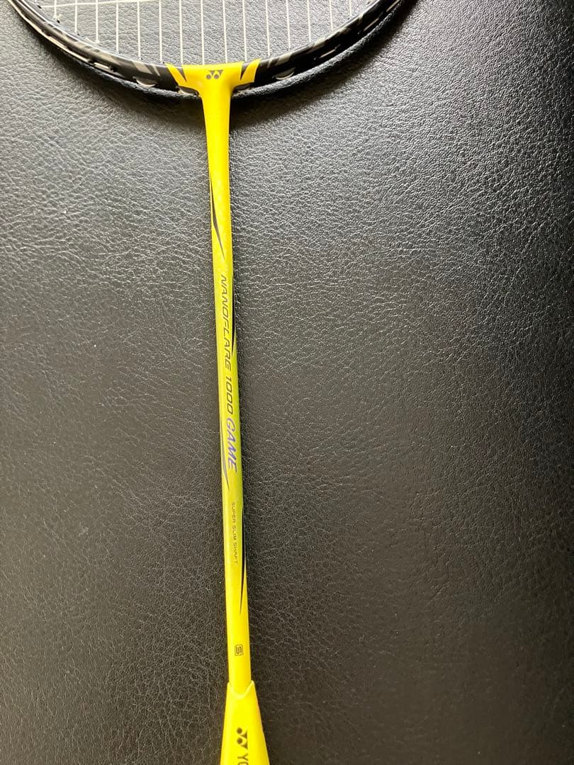 ほぼ未使用品　YONEXヨネックス ナノフレア1000 GAME 4UG5