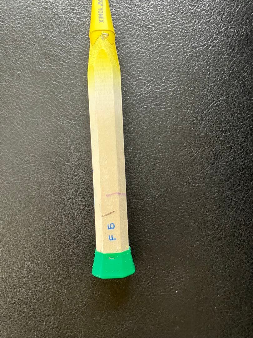 ほぼ未使用品　YONEXヨネックス ナノフレア1000 GAME 4UG5