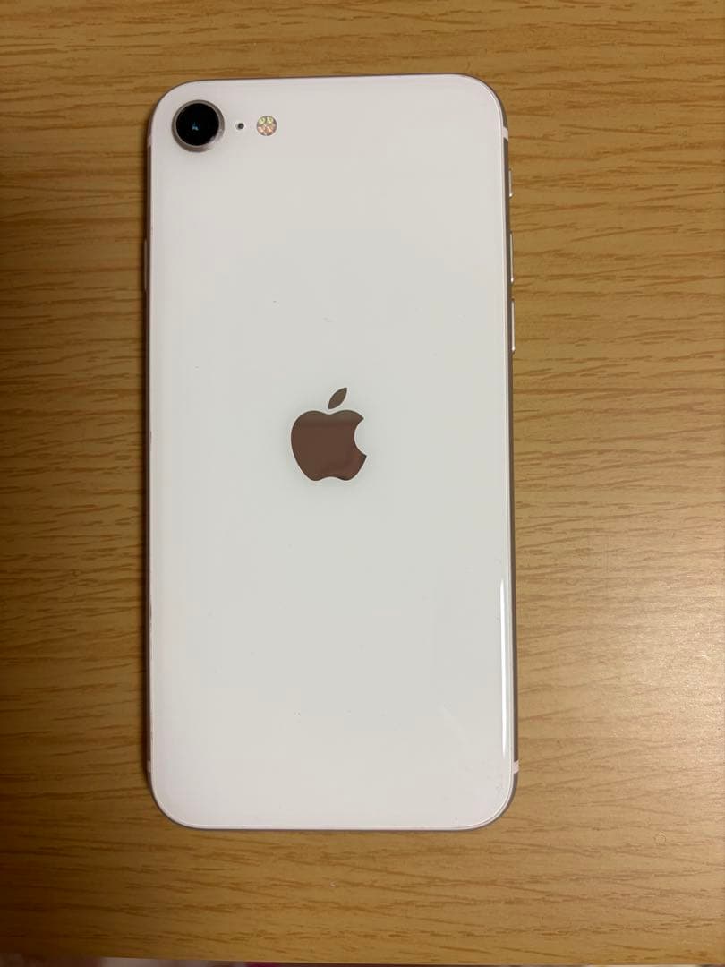 iphonese 第2世代 本体 未使用の充電ケーブル付ホームボタンある機種です