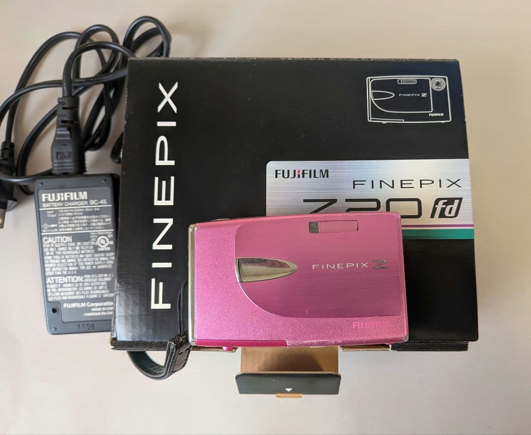 FUJIFILM FinePix Z20fd ピンク　平成レトロ　デジカメ
