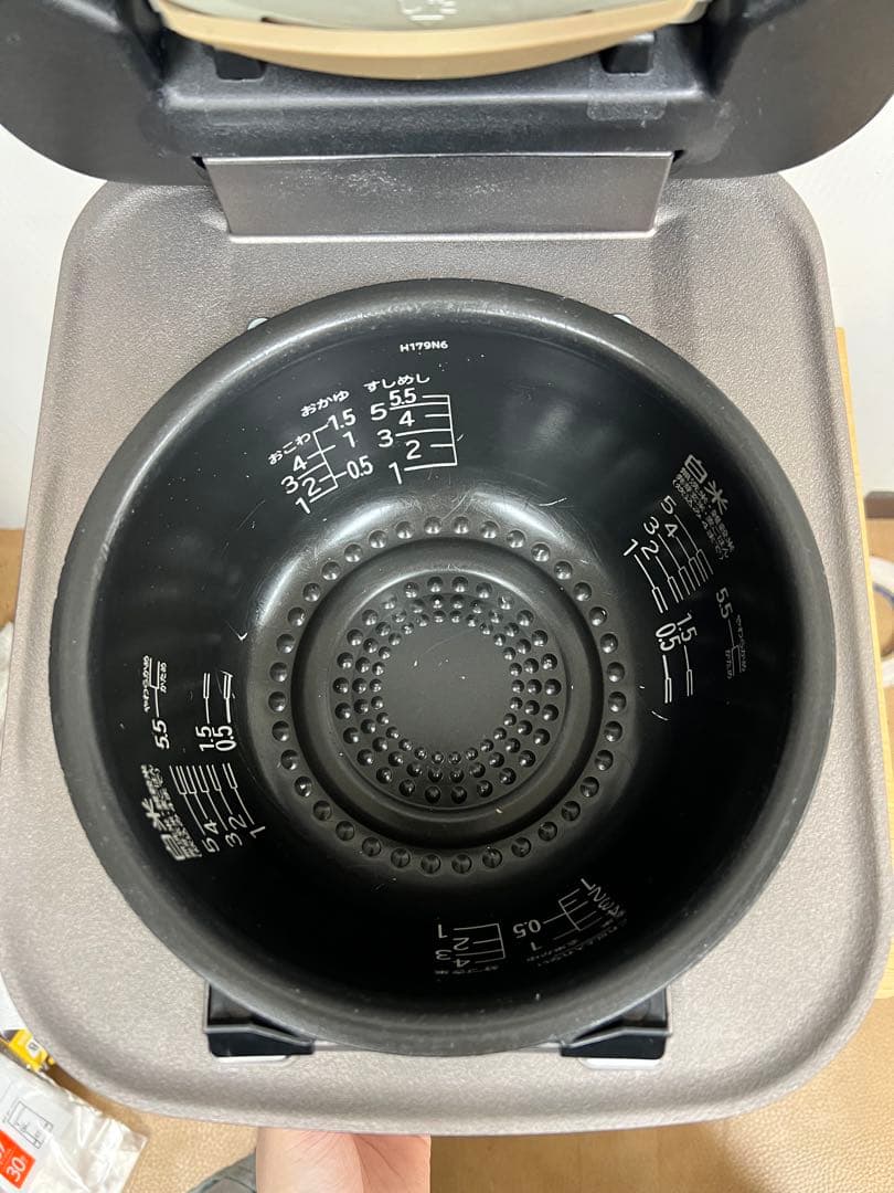 HITACHI 圧力IH炊飯器 RZ-W100EM 2022年製