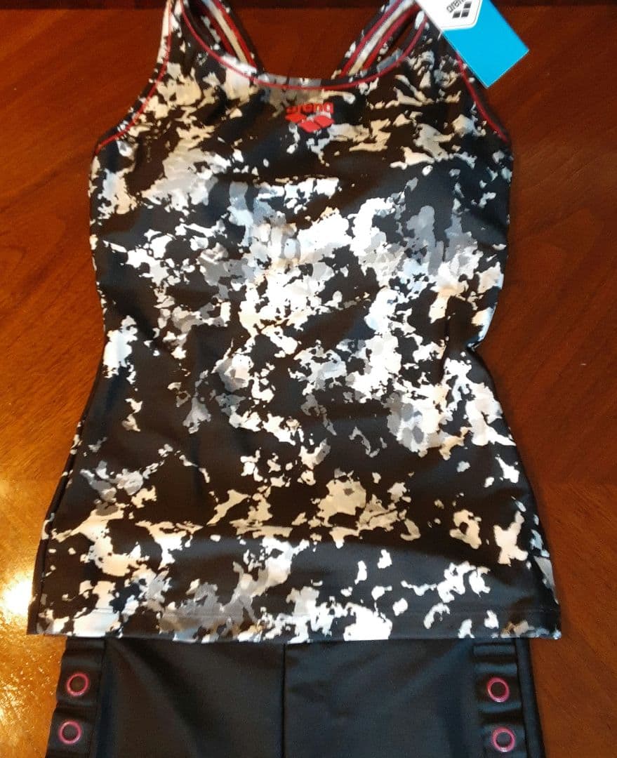 arena セパレート水着 タンクトップ・ショートパンツセット