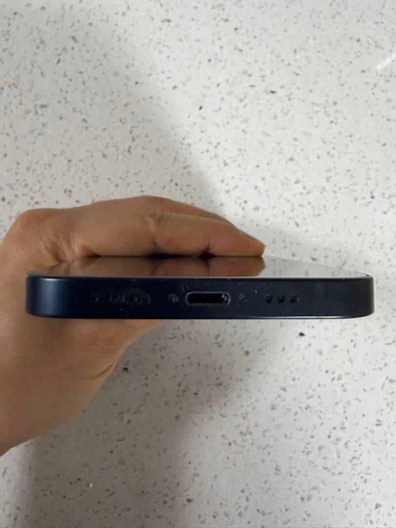 超美品　iPhone13 128GB SIMフリー　ブラック