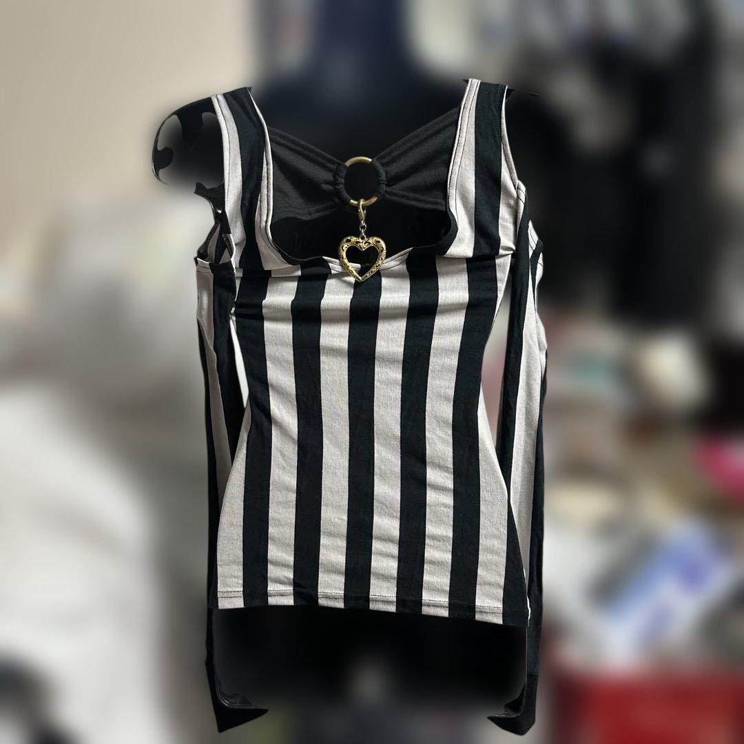 d.i.a ストライプ トップス ハート装飾付き