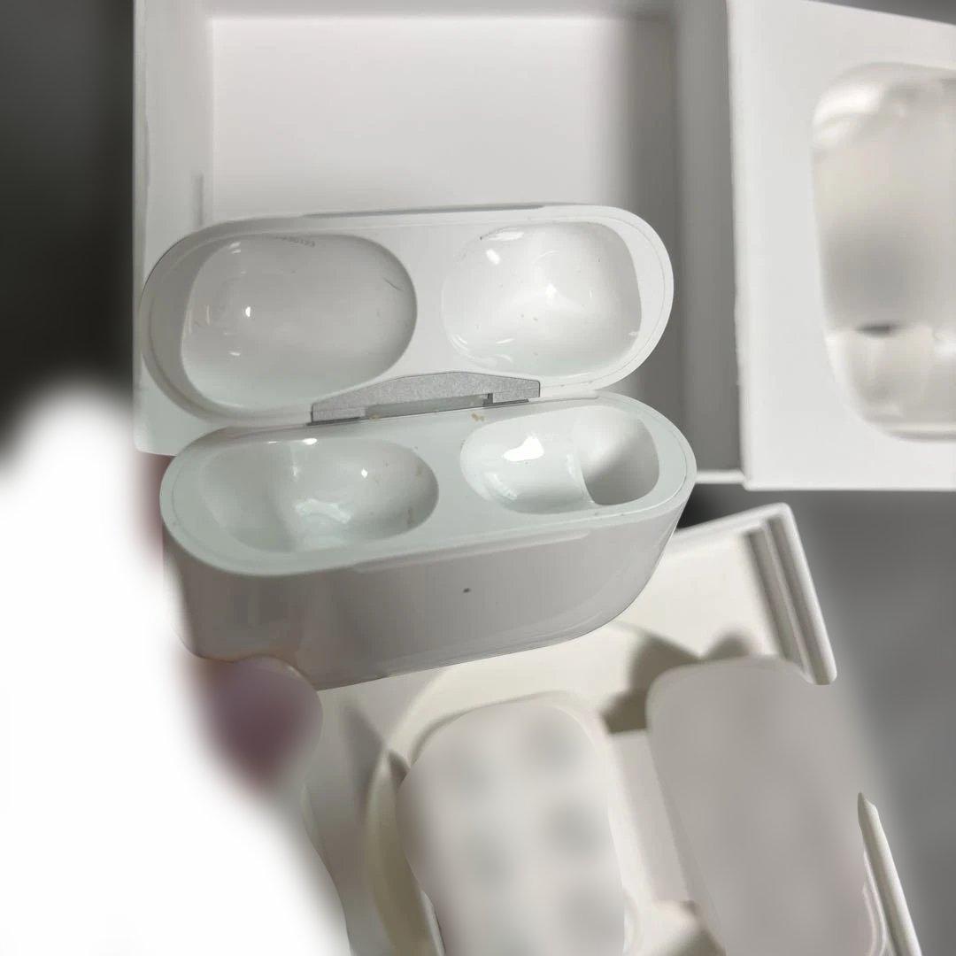 AirPods Pro 2 保証残あり　箱付き　ちいかわケース付き