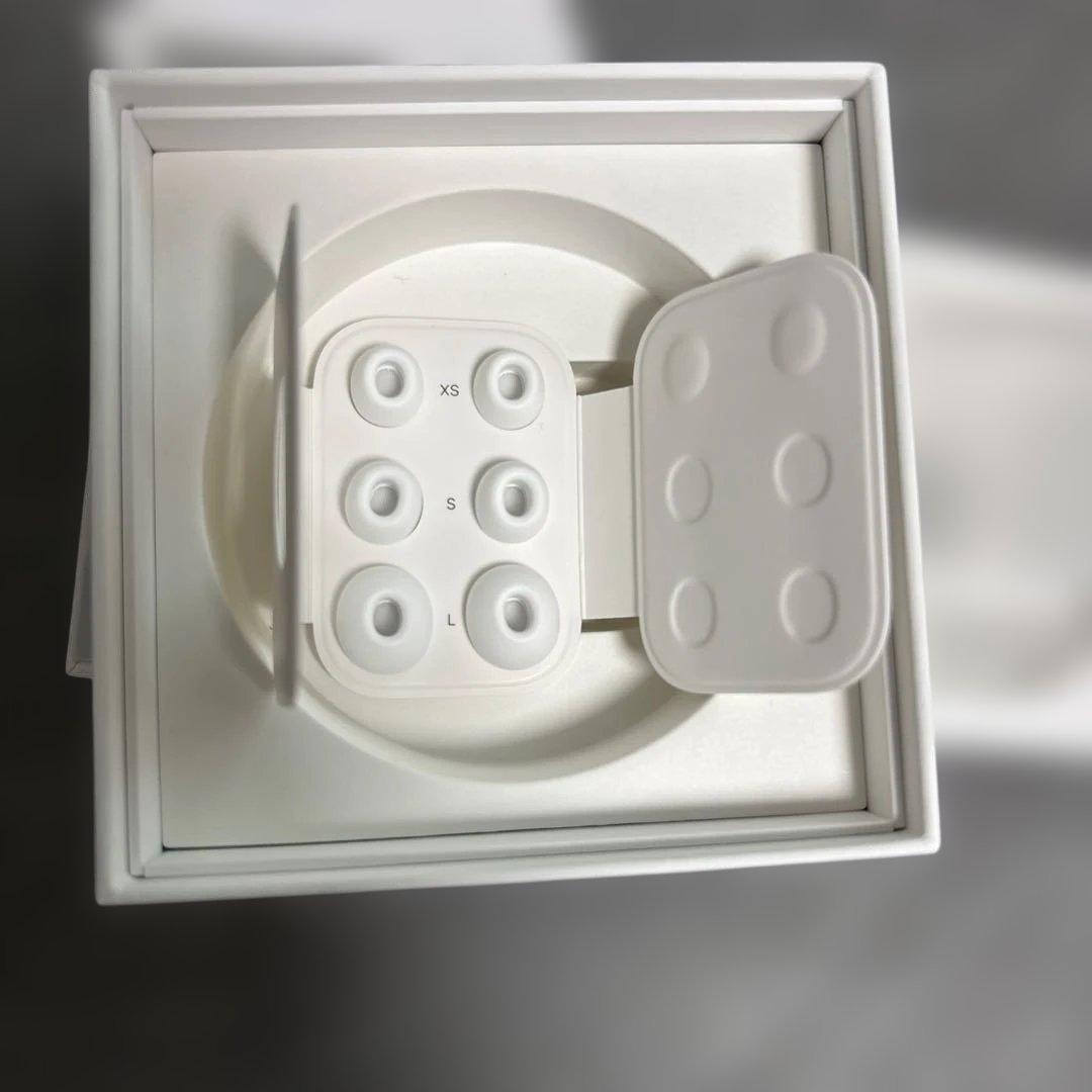 AirPods Pro 2 保証残あり　箱付き　ちいかわケース付き