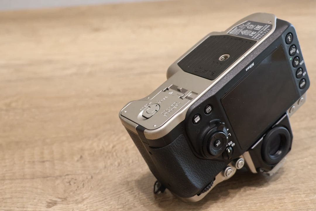 Nikon DF ボディ フルサイズ一眼レフカメラ