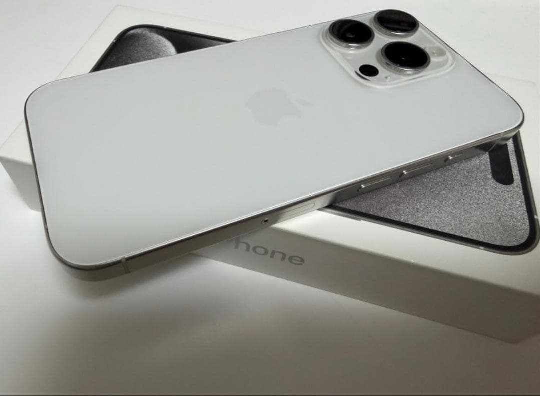 Apple iPhone 15 Pro 256GB バッテリー95%