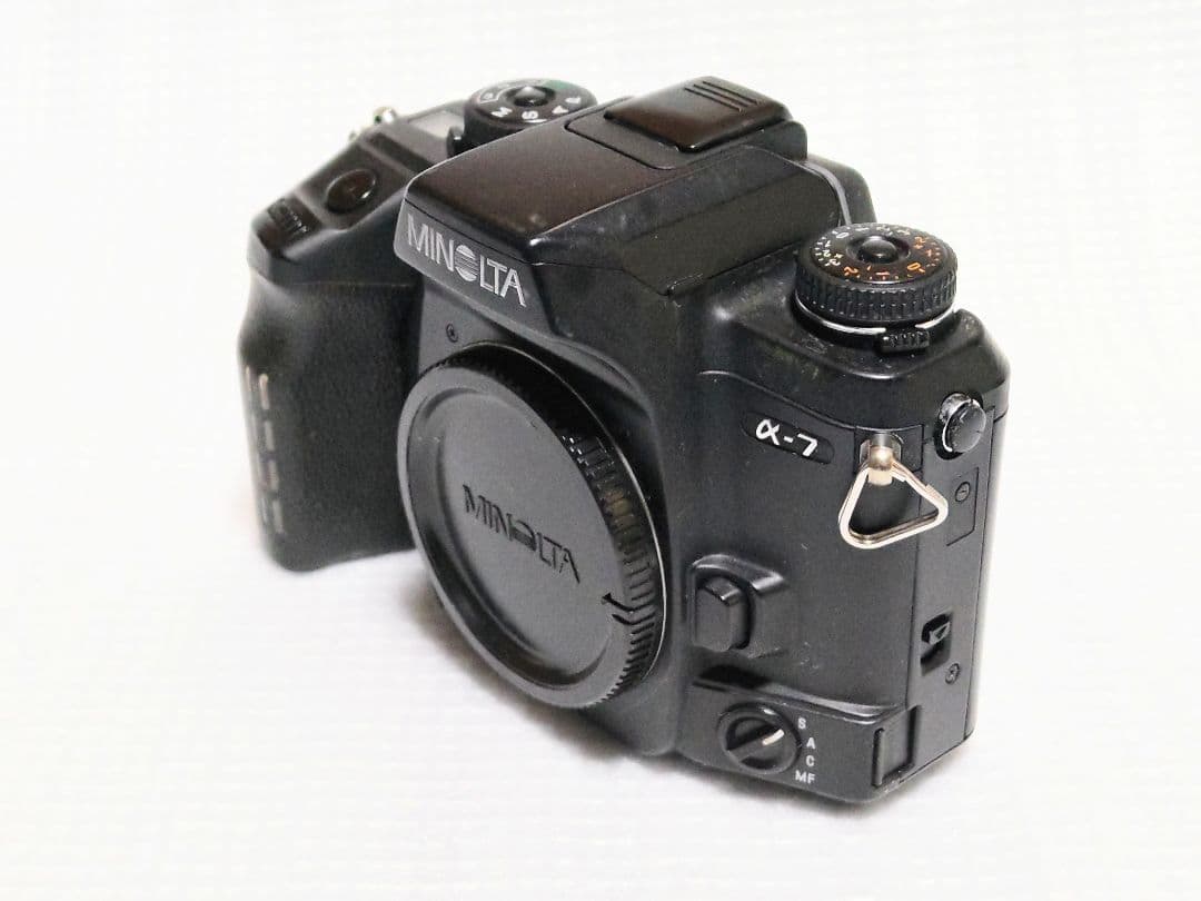 ミノルタ α-7 フィルムカメラとレンズ 2本
