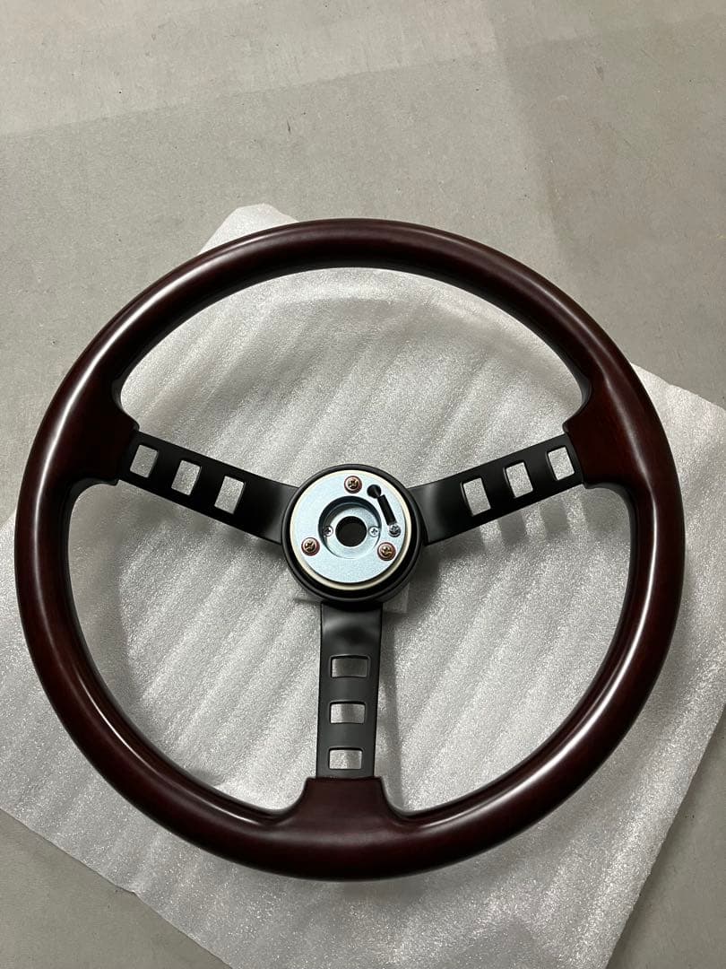 【在庫処分】DATSUN レプリカ リアルウッドステアリング・パット付き