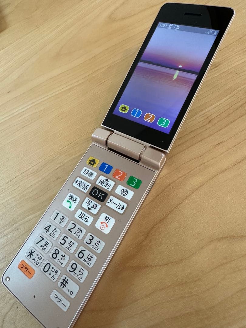 【極美品】かんたん携帯11 SHARP ゴールド　充電器セット