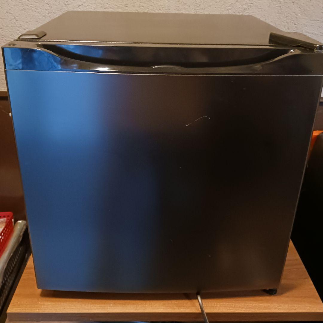 MAXZEN 31L 冷凍庫 2022年製　コンパクト　黒　ブラック　小型冷凍庫