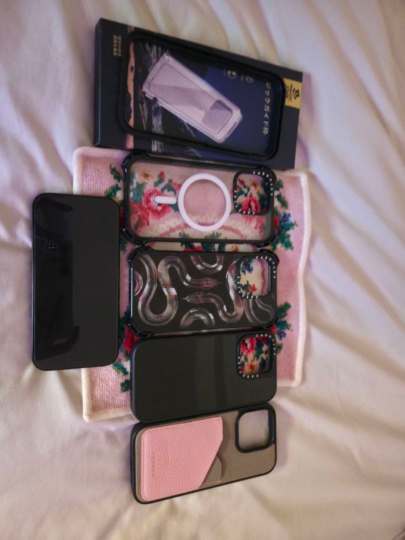 iPhone 16Pro 256GBblack ケース 5個セット 美品