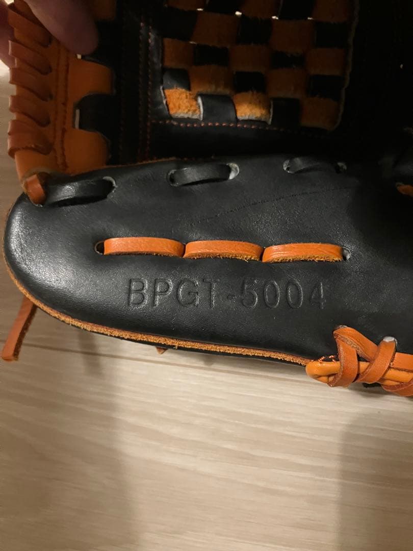 【値下げ中】ZETT 硬式用グローブ 黒/オレンジ 源田モデル