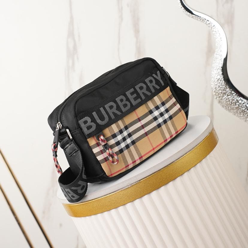 ★美品　BURBERRY ショルダーバッグ